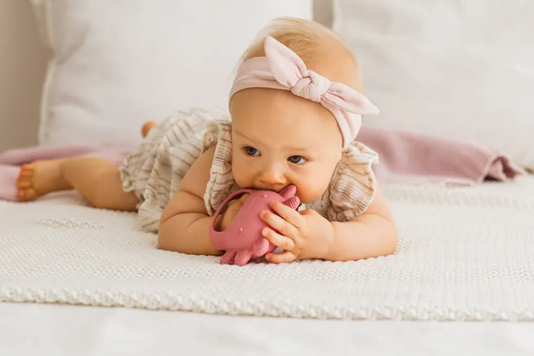 GiliGums, Axolotl, jucarie dentitie din silicon, roz