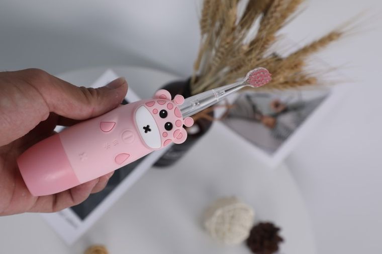InnoGIO, GIOgiraffe, periuta de dinti sonica pentru copii, roz