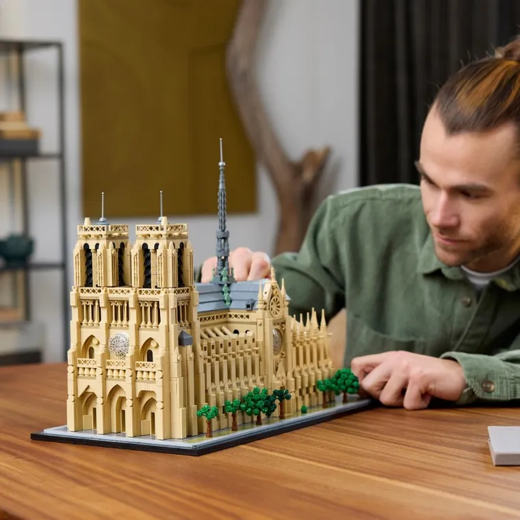 LEGO Architecture, Notre-Dame de Paris, 21061