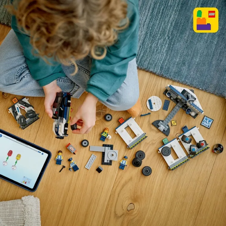 LEGO City, Garaj personalizat pentru masini de politie, 60457