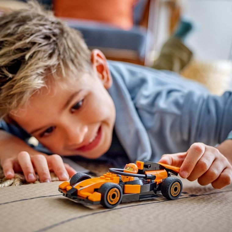 LEGO City, Pilot F1 cu masina de curse McLaren, 60442