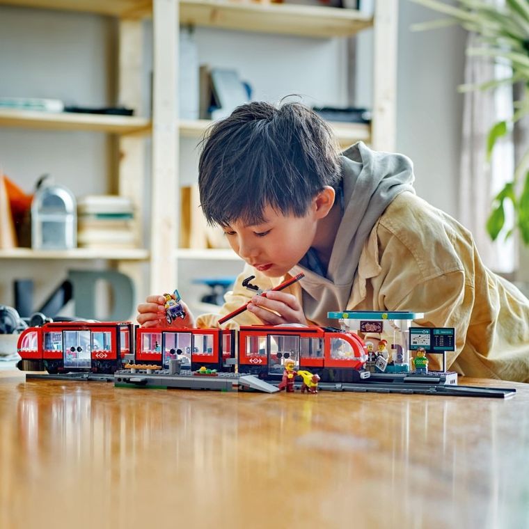 LEGO City, Statie si tramvai in centrul orasului, 60423
