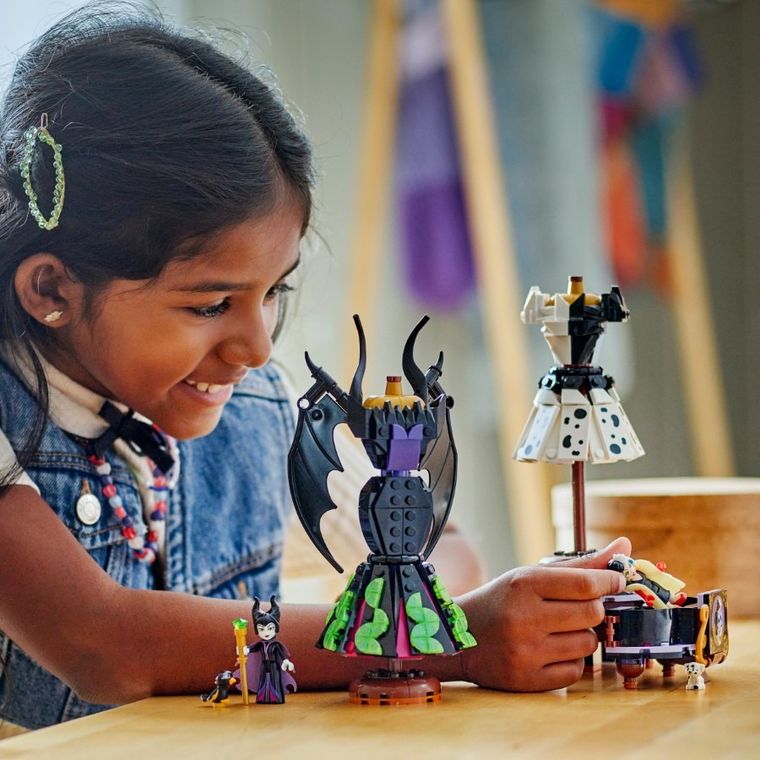 LEGO Disney, Rochiile lui Maleficent si Cruella De Vil, 43262