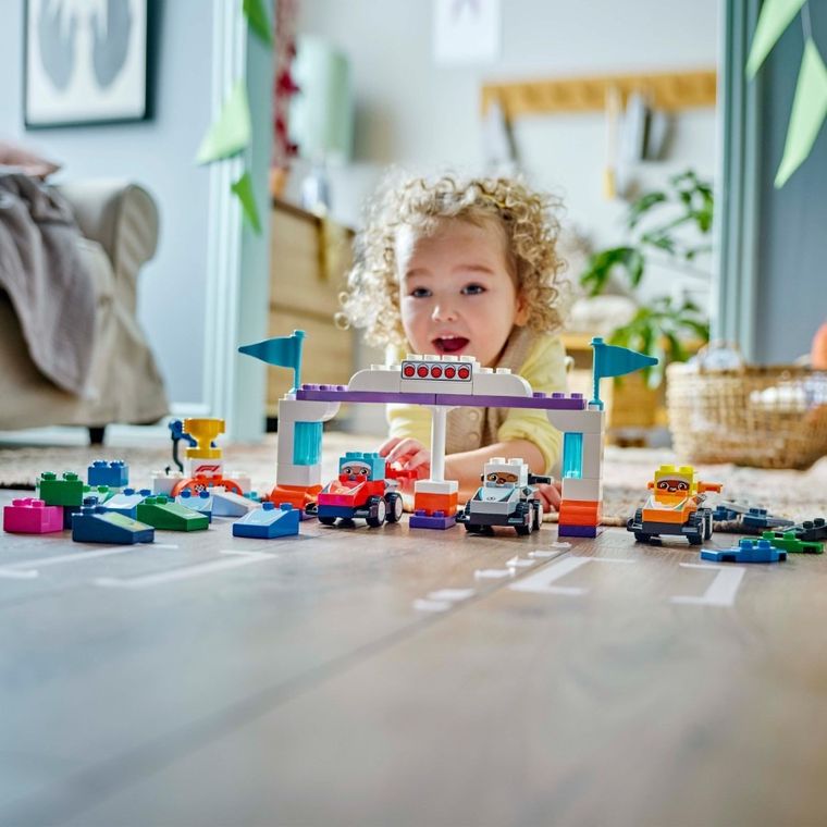 LEGO DUPLO, Echipa F1: Masini si piloti de curse, 10445
