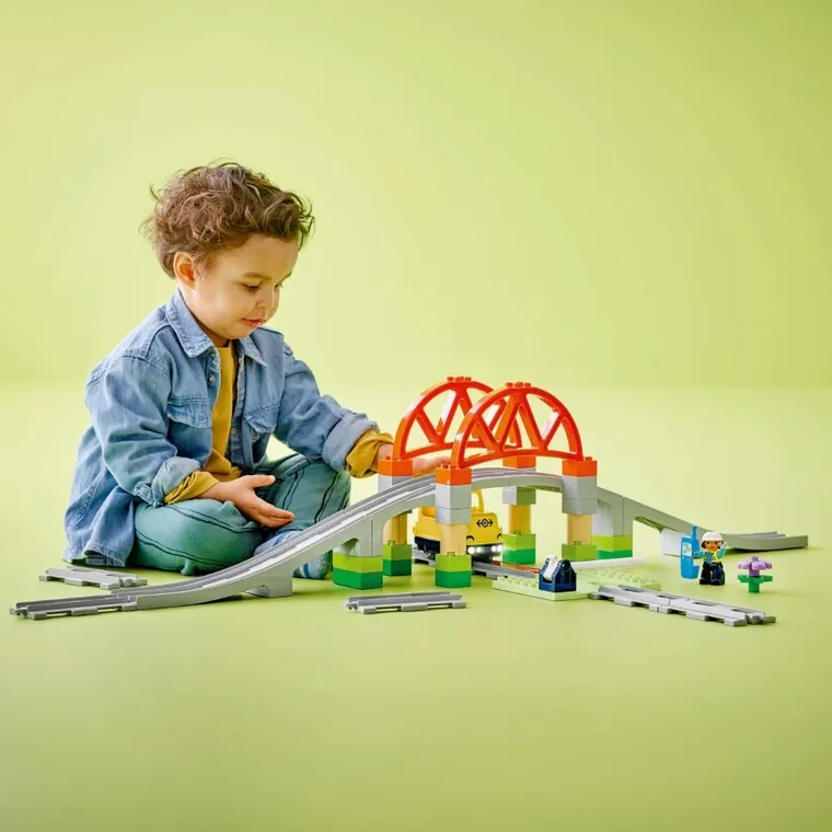 LEGO DUPLO, Set de extindere Pod si sine de cale ferata, 10426