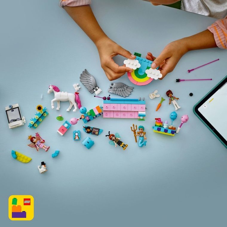 LEGO Friends, Bal mascat cu unicornul si zana, 42661