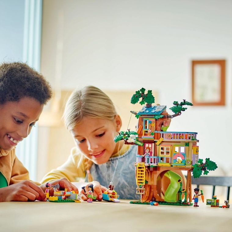 LEGO Friends, Momente cu prietenii la casa din copac, 42652