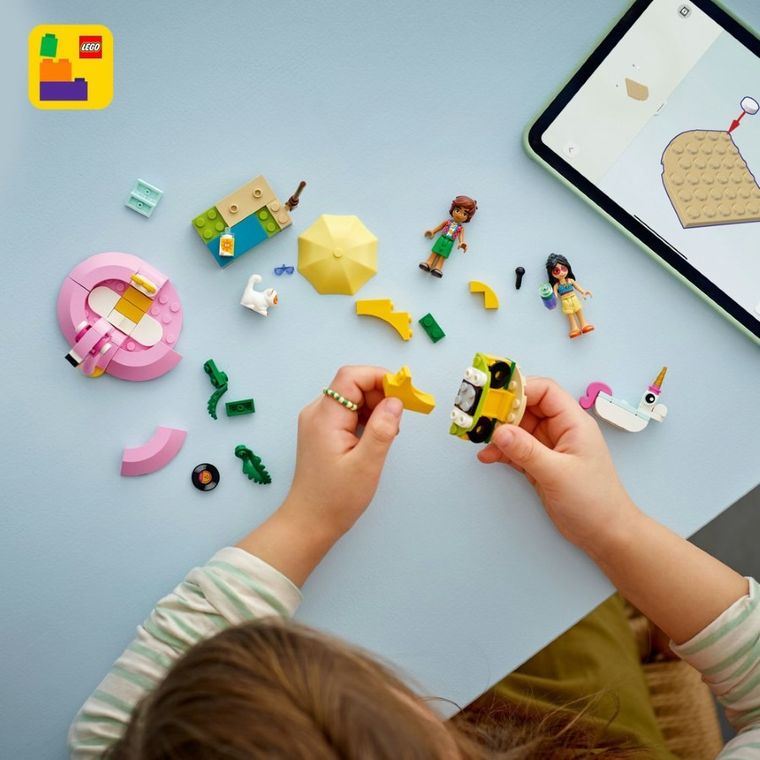 LEGO Friends, Petrecere la piscina cu unicornul si flamingo, 42658