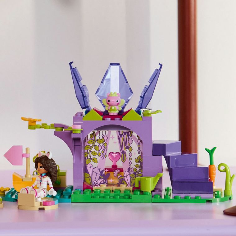 LEGO Gabby's Dollhouse, Muntele de dulciuri si gradina Miau-Zanei, 11205
