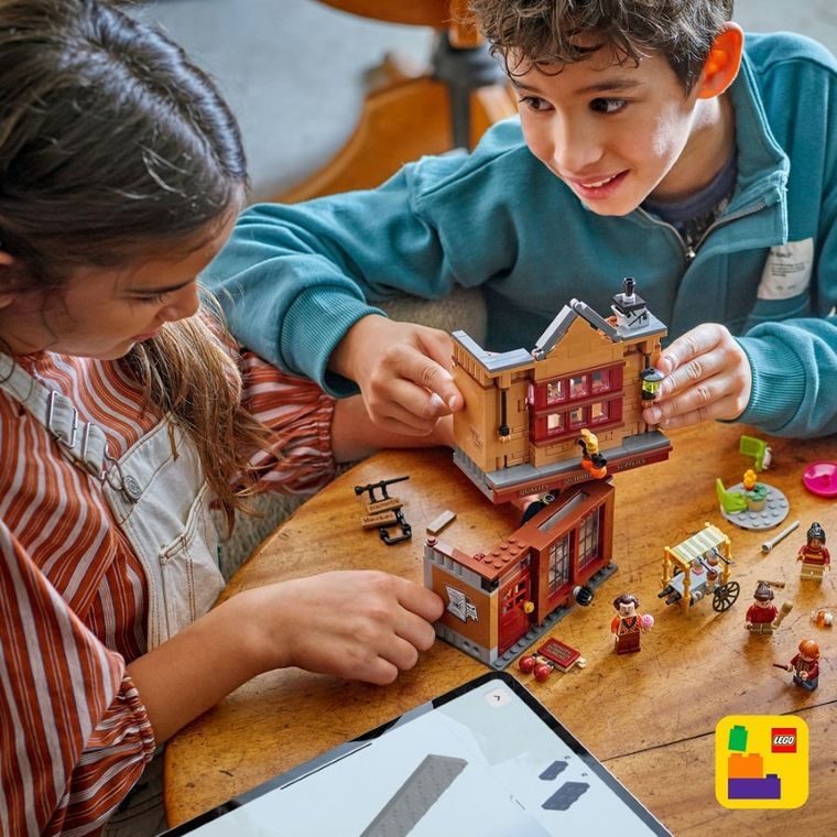 LEGO Harry Potter TM, Furnituri Vajthat de calitate si magazin de inghetata, 76452