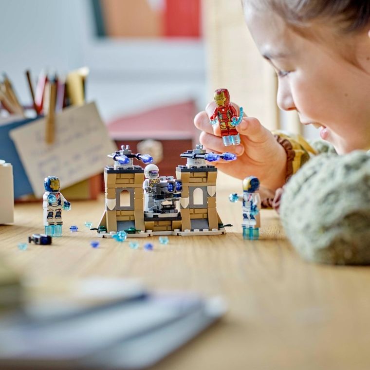 LEGO Marvel, Iron Man si Legiunea de Fier vs. Soldat Hydra, 76288