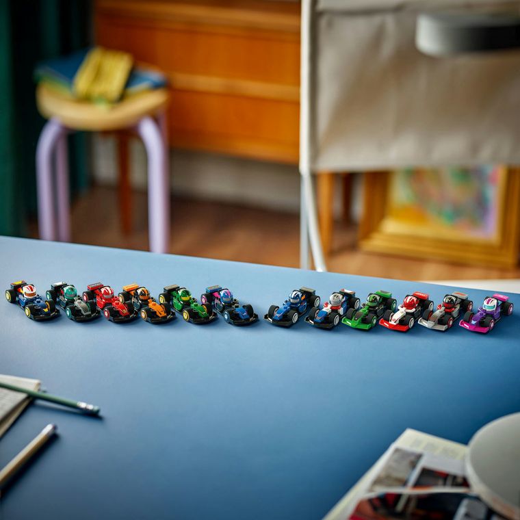 LEGO Minifigures, Masini de curse F1 de colectie, 71049