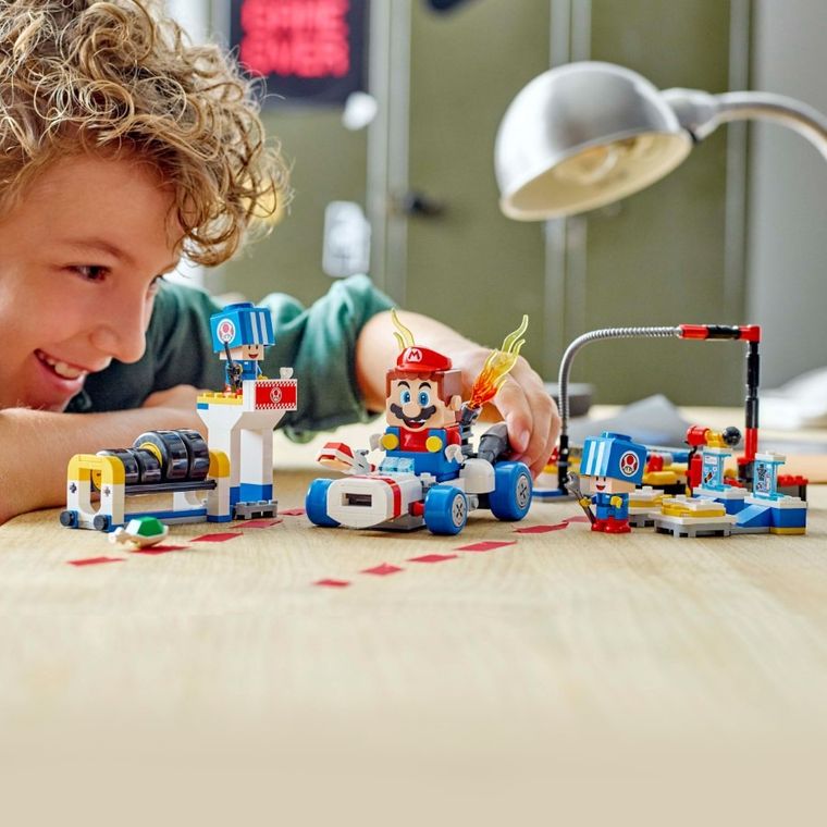LEGO Super Mario, Mario Kart - Garajul lui Toad, 72035