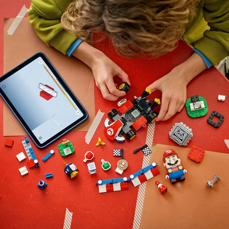 LEGO Super Mario, Mario Kart - LEGO Mario interactiv si Standard Kart, 72043