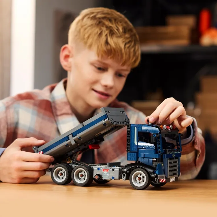 LEGO Technic, Camion cu bena basculanta, 42203