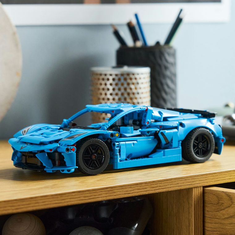 LEGO Technic, Chevrolet Corvette Stingray albastru, 42217