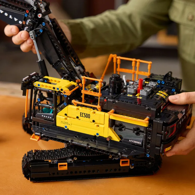 LEGO Technic, Excavator Volvo EC500 Hybrid, 42215