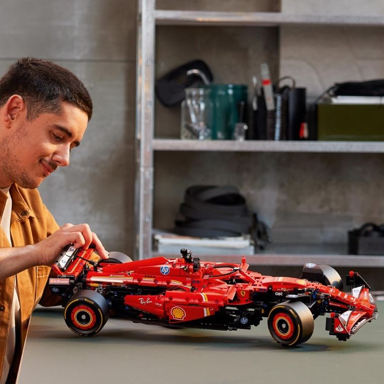 LEGO Technic, Masina F1 Ferrari SF-24, 42207