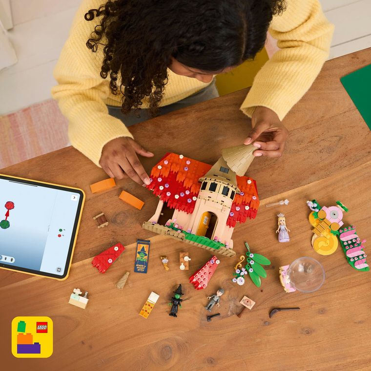 LEGO Wicked, Glinda si Elphaba viziteaza Munchkinland, 75690