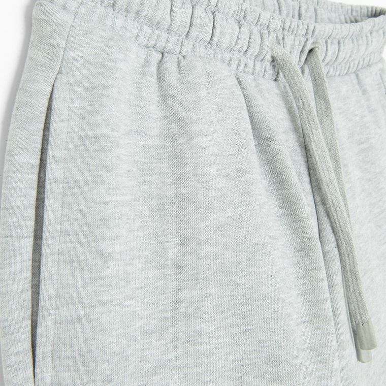 Pantaloni de trening gri cu croiala baggy NOWEAR