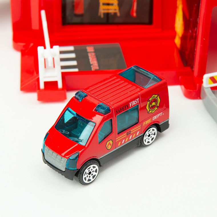 Smiki, Pompieri, garaj cu vehicule