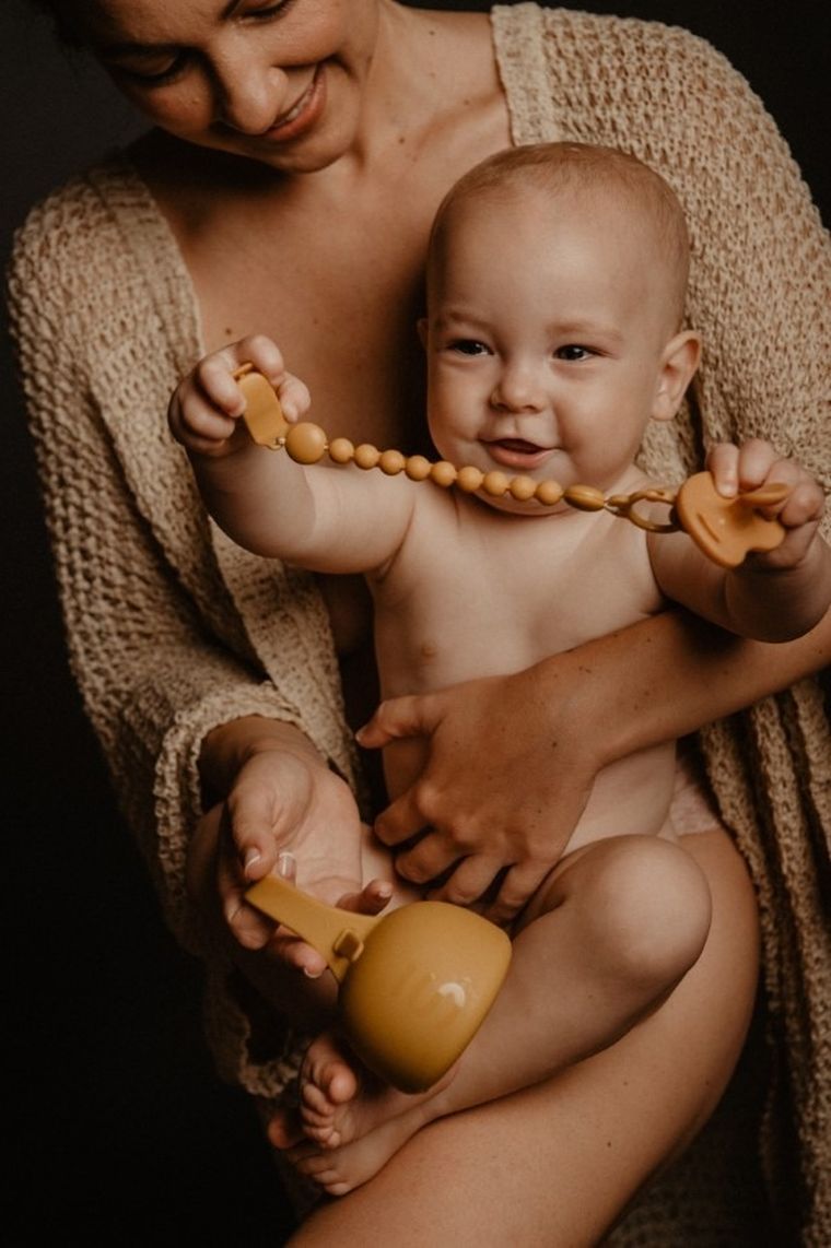 Suavinex, SX Pro, suzeta fiziologica din 100% silicon, 0-6 m, galben mustar