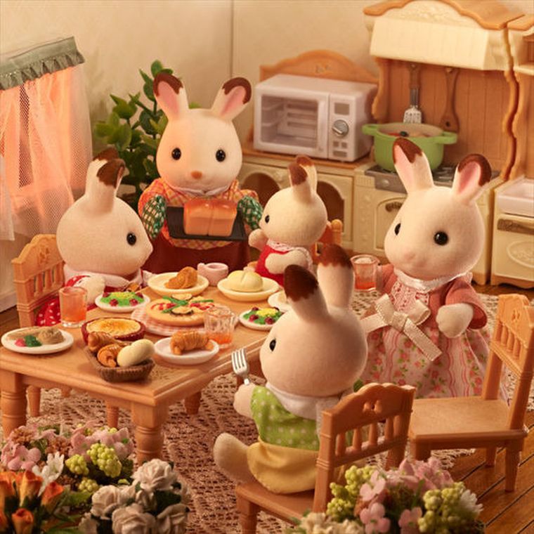 Sylvanian Families, Familia de iepurasi cu urechiuse de ciocolata, set de figurine, 5655