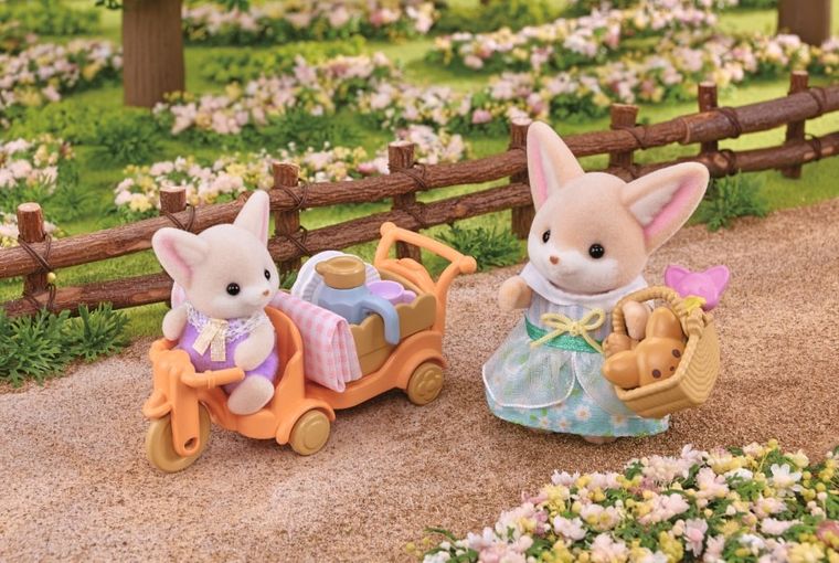 Sylvanian Families, Vulpitele Fenec la picnic, figurine cu accesorii, 5698
