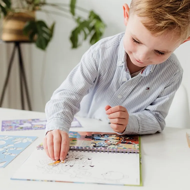 Totum, Bluey, carte de colorat si razuit cu stickere