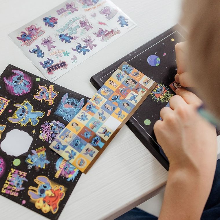 Totum, Lilo si Stitch, set de stickere cu imagine de fundal