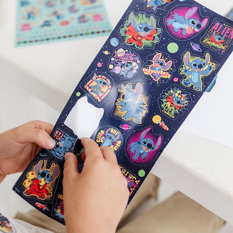 Totum, Lilo si Stitch, set mare de stickere, 300 elemente