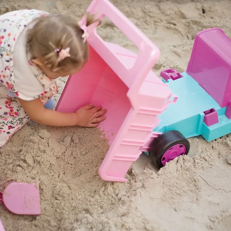 Wader, basculanta gigant pentru fete