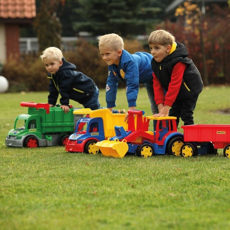 Wader, Tractor Gigant, tractor cu cupa si remorca, vehicul