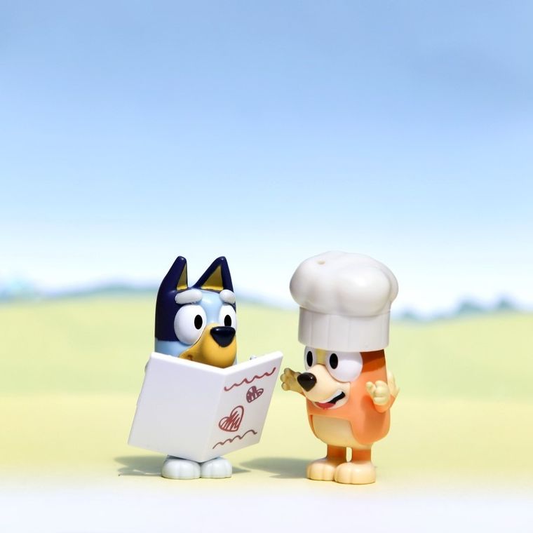 Bluey, Restaurant de lux, set cu figurine, 2 buc.