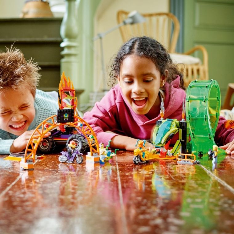 LEGO City, Arena de cascadorii cu doua bucle, 60339
