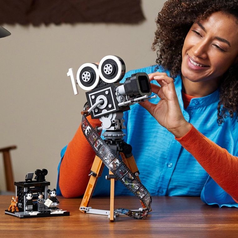 LEGO Disney, Camera de filmat - Omagiu pentru Walt Disney, 43230