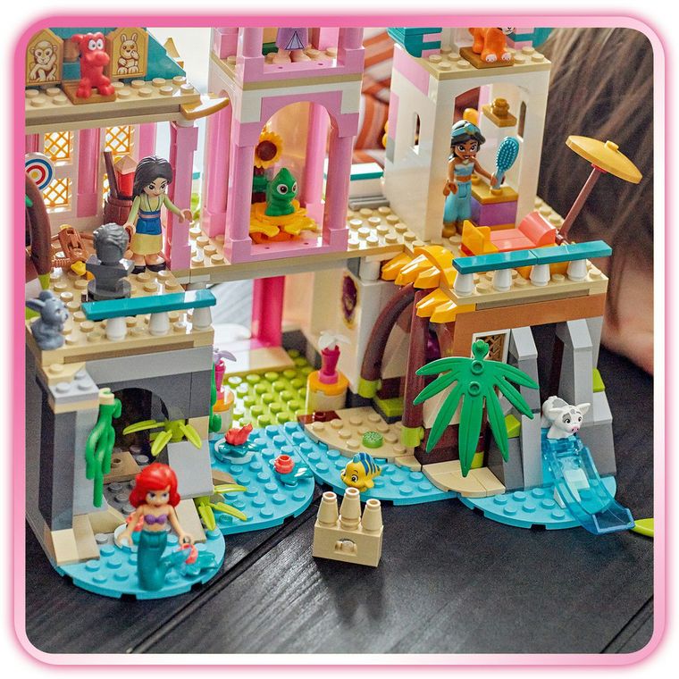 LEGO Disney Princess, Castel de printesa si animalute regale, 43267