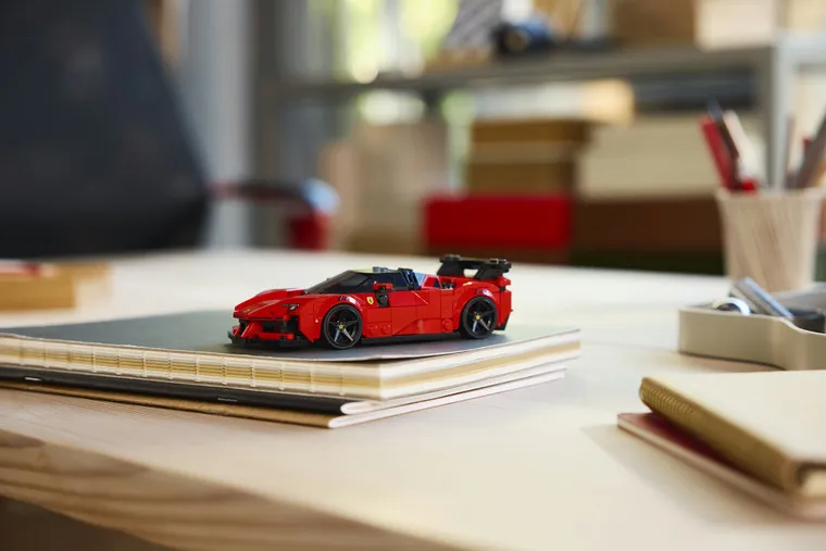 LEGO Speed Champions, Masina de sport Ferrari SF90 XX Stradale, 77254