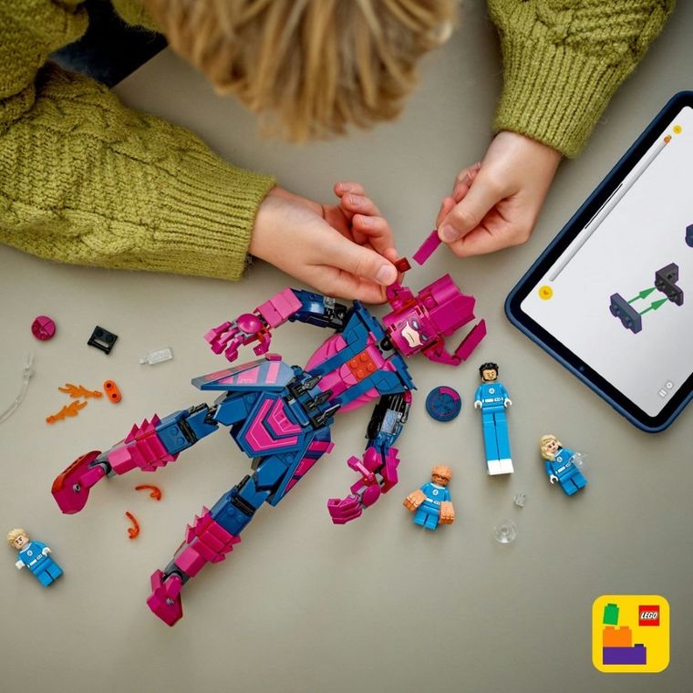 LEGO Super Heroes, Figurina de constructie Cei patru fantastici vs. Galactus, 76316