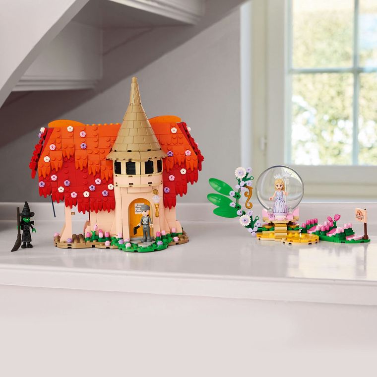 LEGO Wicked, Glinda si Elphaba viziteaza Munchkinland, 75690