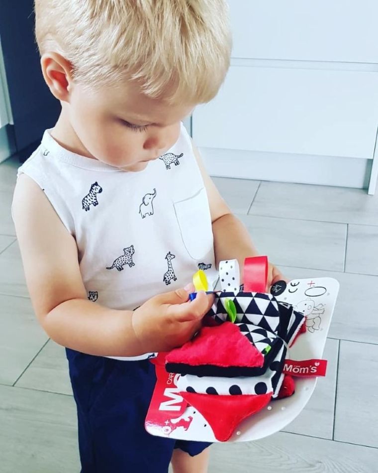 Mom's Care, carticica, jucarie senzoriala contrastanta, roz