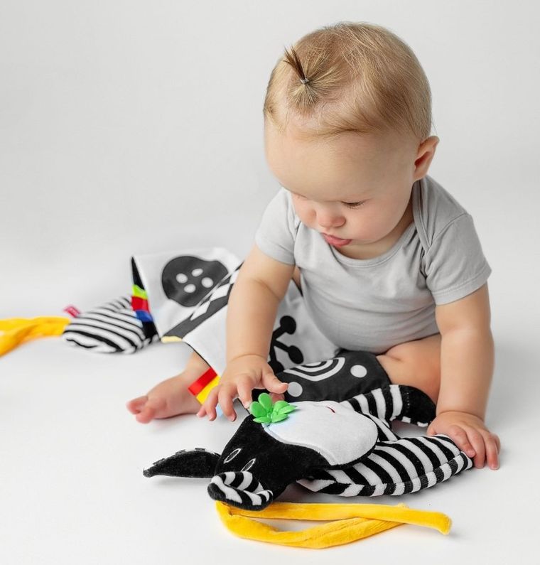 Mom's Care, Vacuta, carte pentru patut, jucarie senzoriala