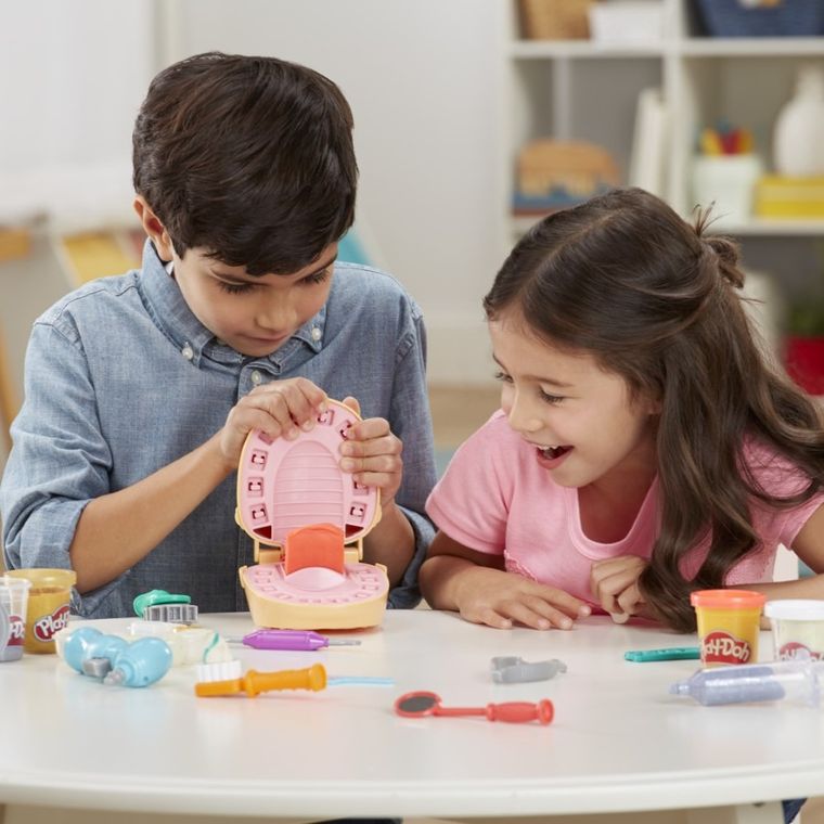 Play-Doh, Drill'N Fill Dentist, 8 cutii, set creativ + 4 cutii de plastilina GRATUIT, set promotional