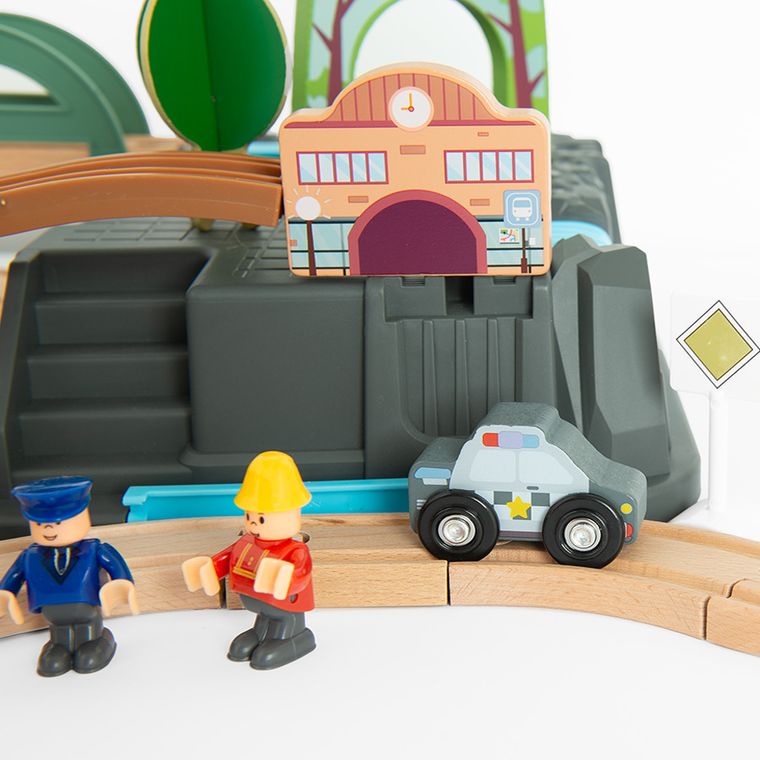 Smiki, sine de lemn cu trenulet electric si recipient de depozitare