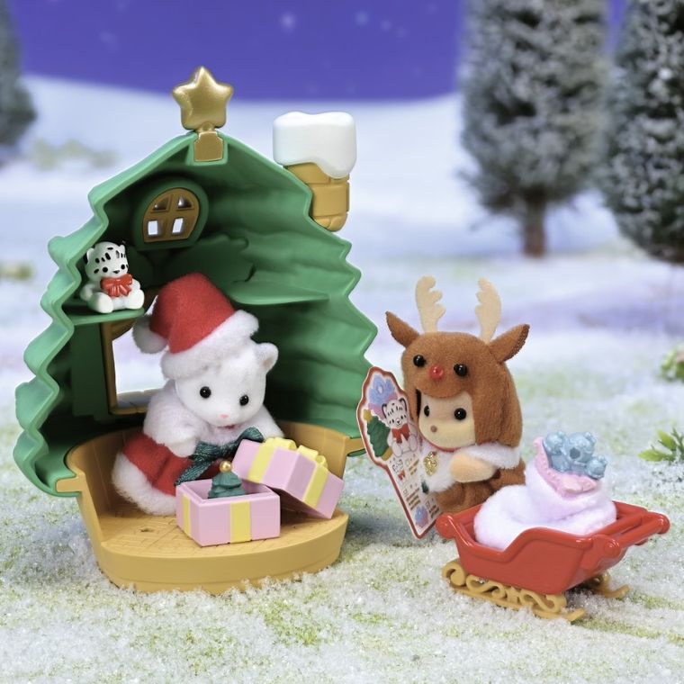 Sylvanian Families, Baby Santa's Christmas Tree House, set de joaca cu figurine si accesorii, 5822