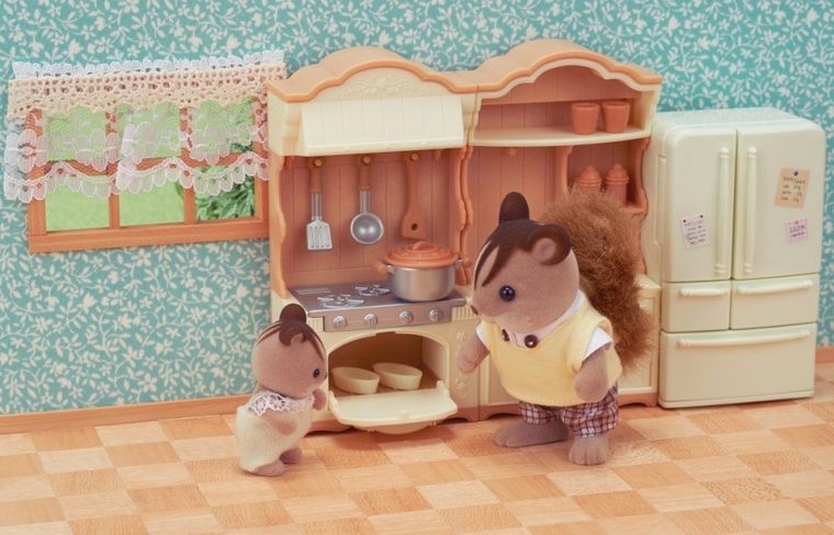Sylvanian Families, Bucatarie rustica cu frigider, 5341