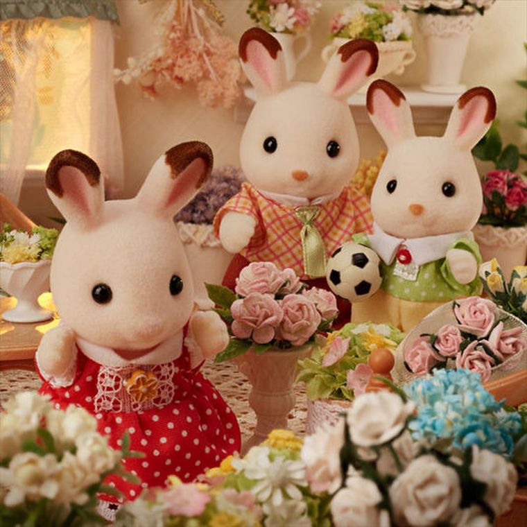 Sylvanian Families, Familia de iepurasi cu urechiuse de ciocolata, set de figurine, 5655