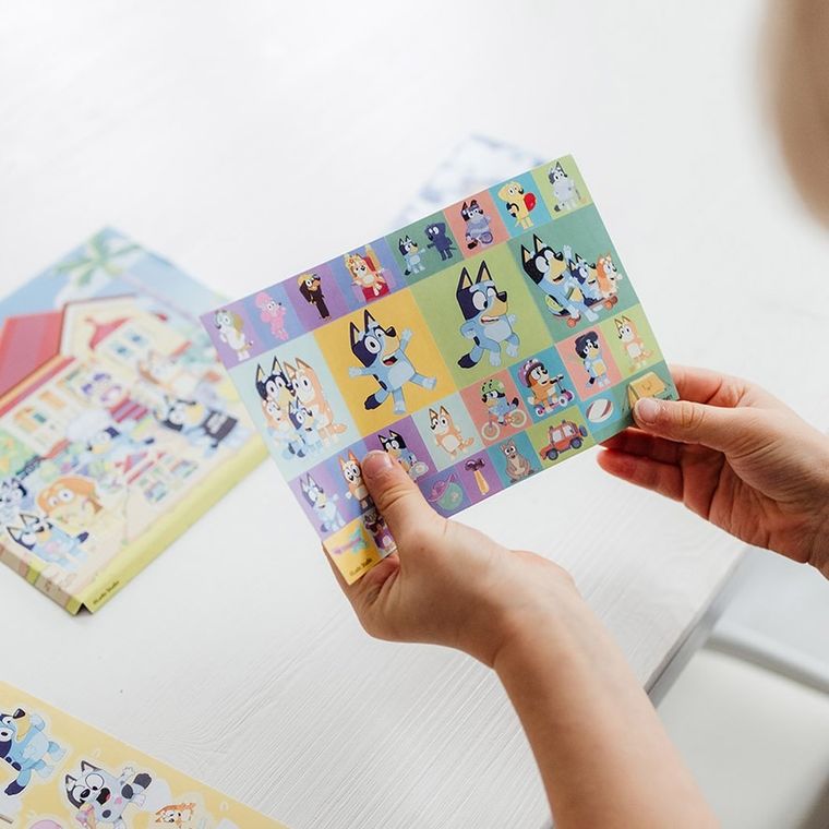 Totum, Bluey, set de stickere cu imagine de fundal