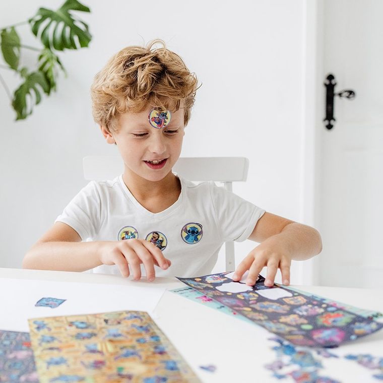 Totum, Lilo si Stitch, set mare de stickere, 300 elemente