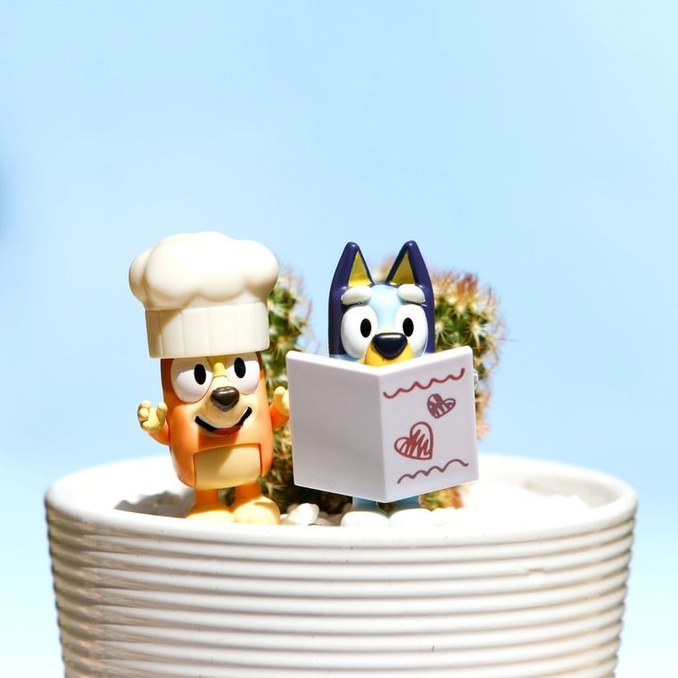 Bluey, Restaurant de lux, set cu figurine, 2 buc.
